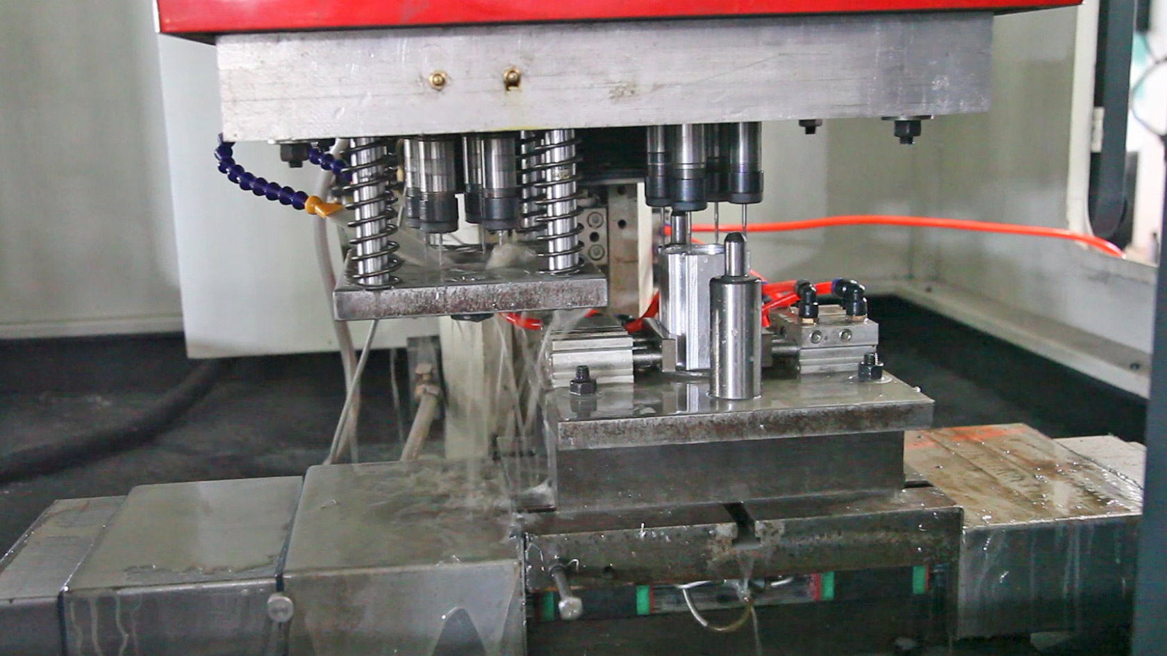 QK5213*12 鉆攻一體機(jī)鉆電機(jī)殼