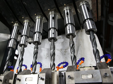 多孔零部件使用普通臺(tái)鉆及多鈾鉆床的效果對(duì)比