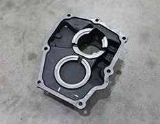 ZB6213*12/7Y 汽車變速器后蓋鉆孔